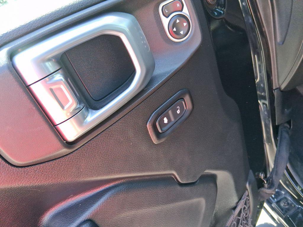 used 2018 Jeep Wrangler Unlimited car, priced at $27,108