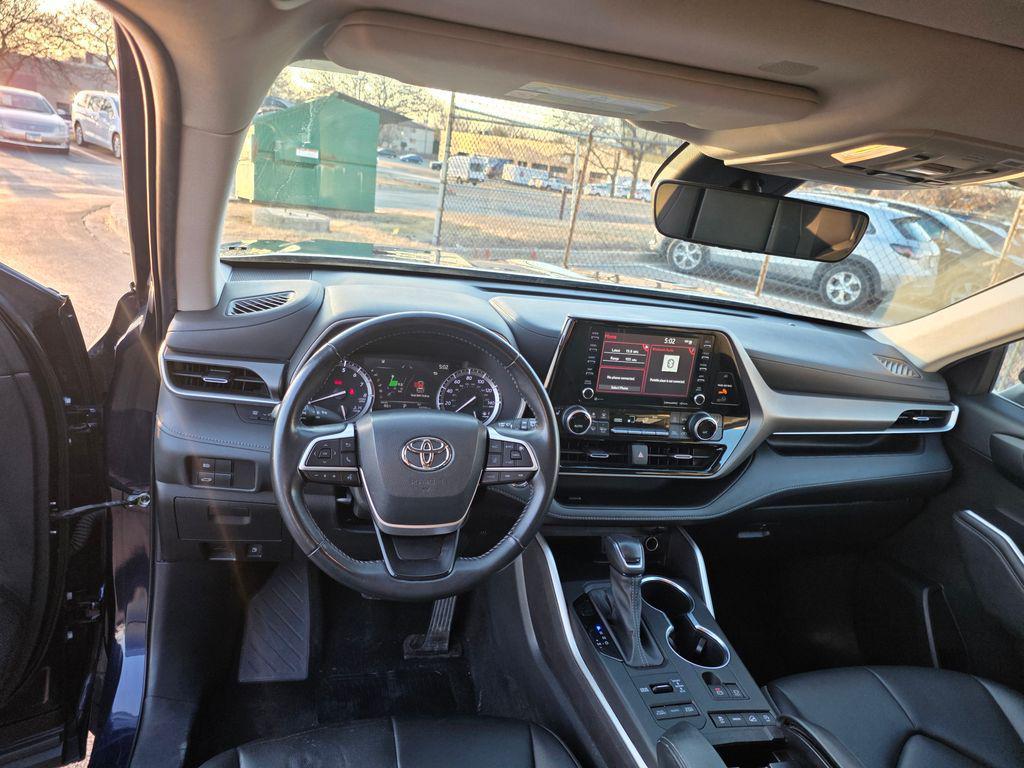 used 2022 Toyota Highlander car, priced at $29,999