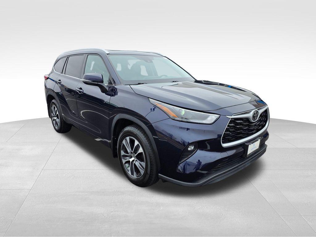 used 2022 Toyota Highlander car, priced at $29,999