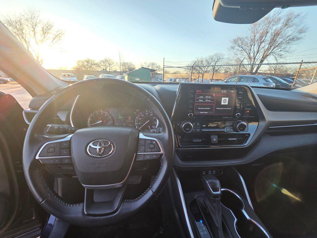 used 2022 Toyota Highlander car, priced at $29,999
