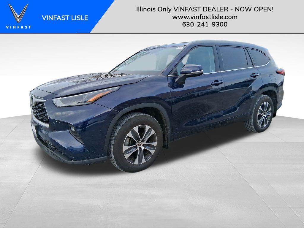 used 2022 Toyota Highlander car, priced at $31,599