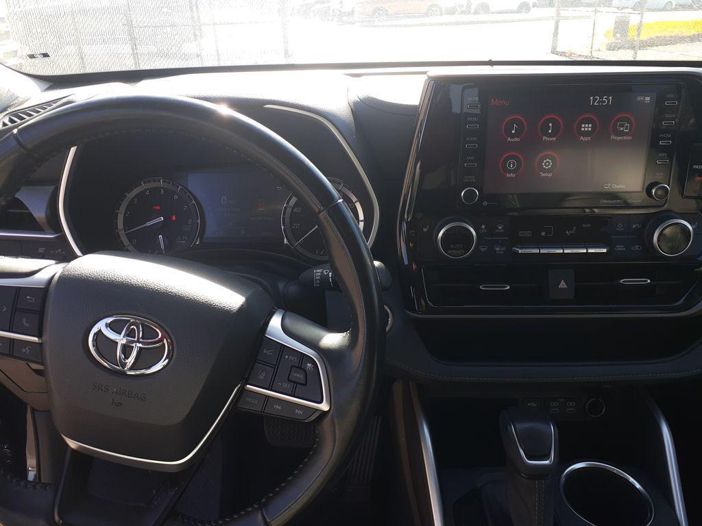 used 2022 Toyota Highlander car, priced at $31,900