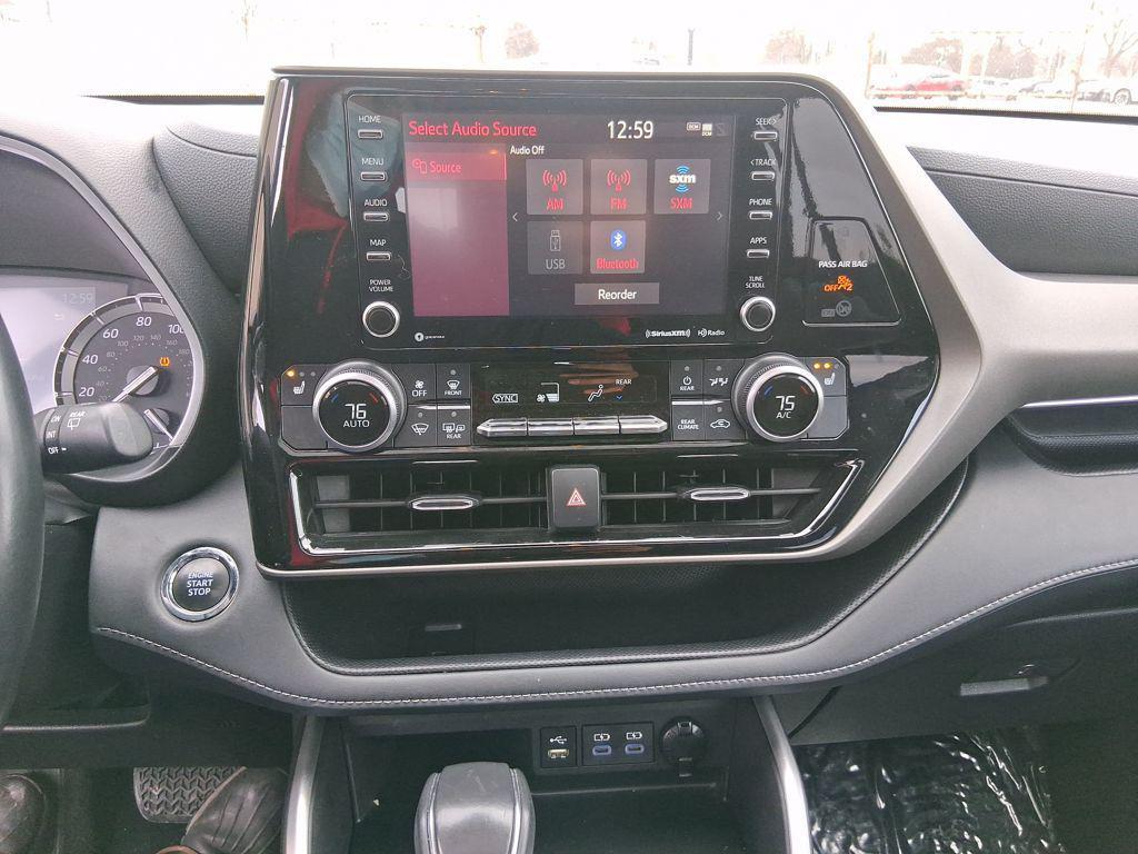 used 2022 Toyota Highlander car, priced at $31,599