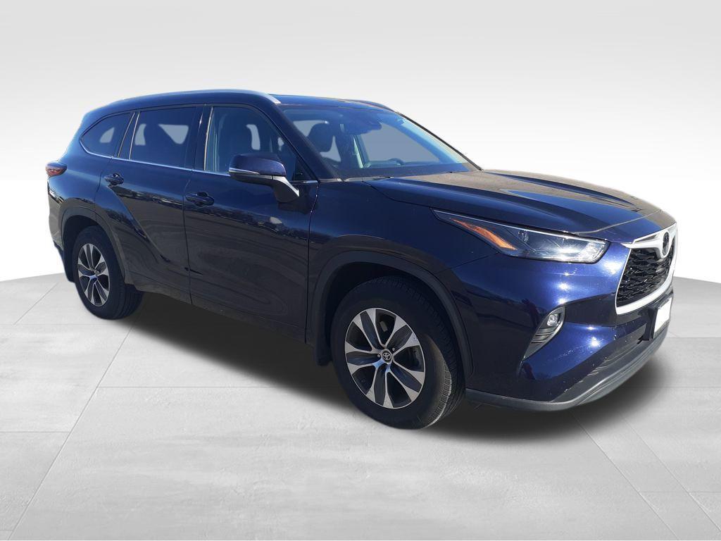 used 2022 Toyota Highlander car, priced at $31,900