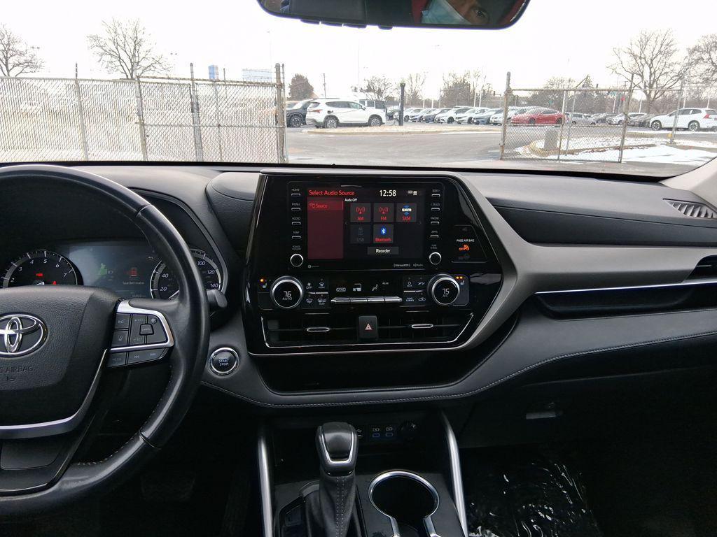 used 2022 Toyota Highlander car, priced at $31,599