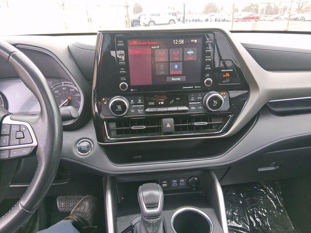 used 2022 Toyota Highlander car, priced at $31,599