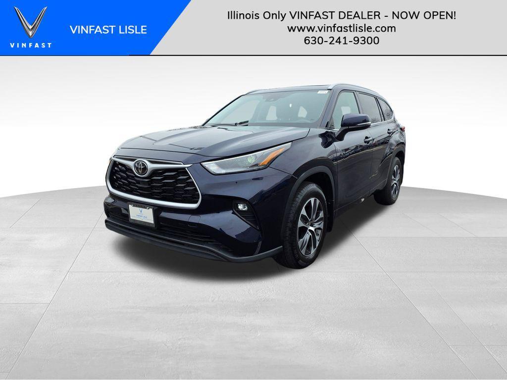 used 2022 Toyota Highlander car, priced at $29,999