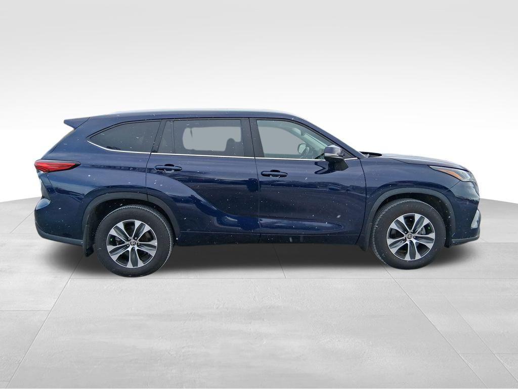 used 2022 Toyota Highlander car, priced at $31,599