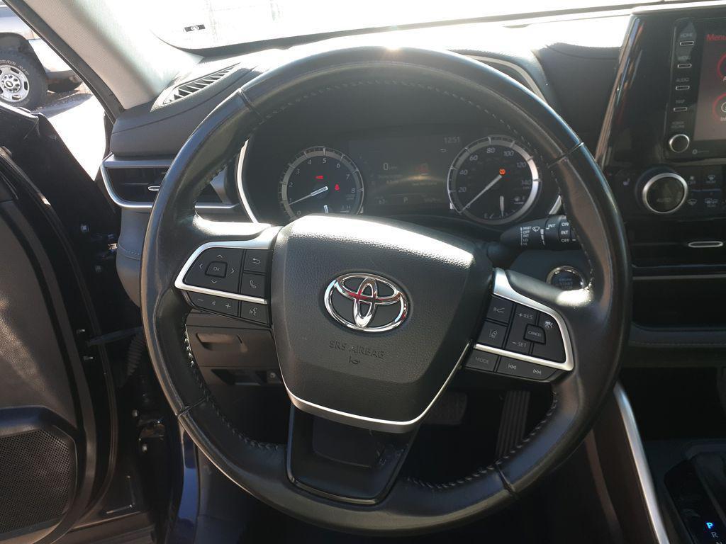 used 2022 Toyota Highlander car, priced at $31,900