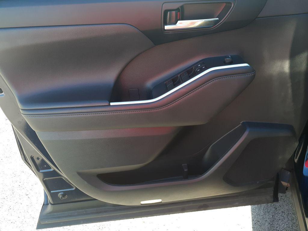used 2022 Toyota Highlander car, priced at $31,900