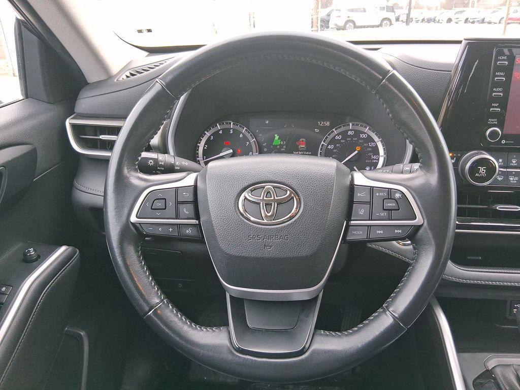 used 2022 Toyota Highlander car, priced at $31,599