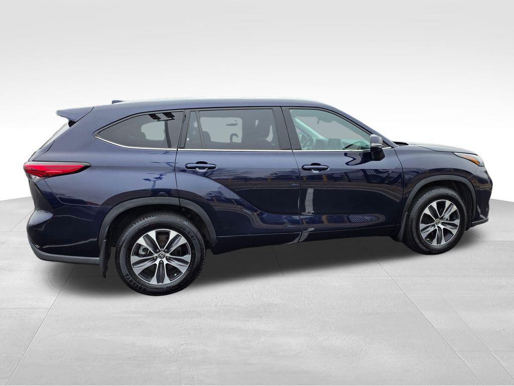 used 2022 Toyota Highlander car, priced at $29,999