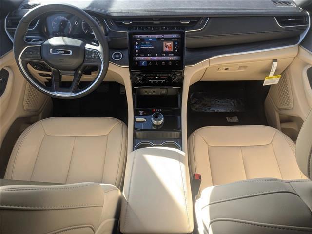 new 2025 Jeep Grand Cherokee car, priced at $49,800