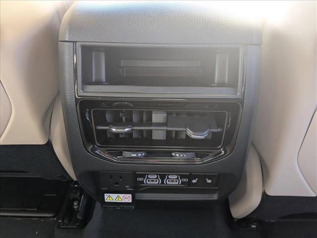 new 2025 Jeep Grand Cherokee car, priced at $49,800