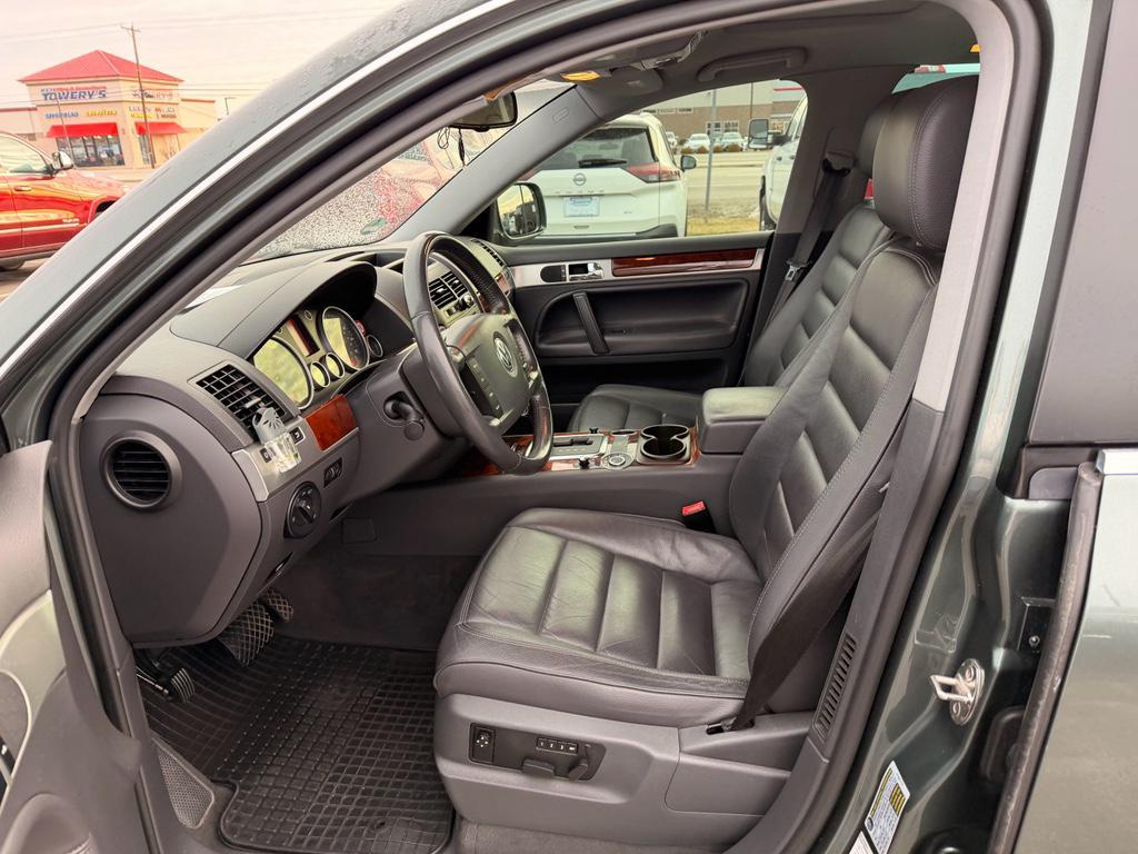 used 2006 Volkswagen Touareg car, priced at $8,990