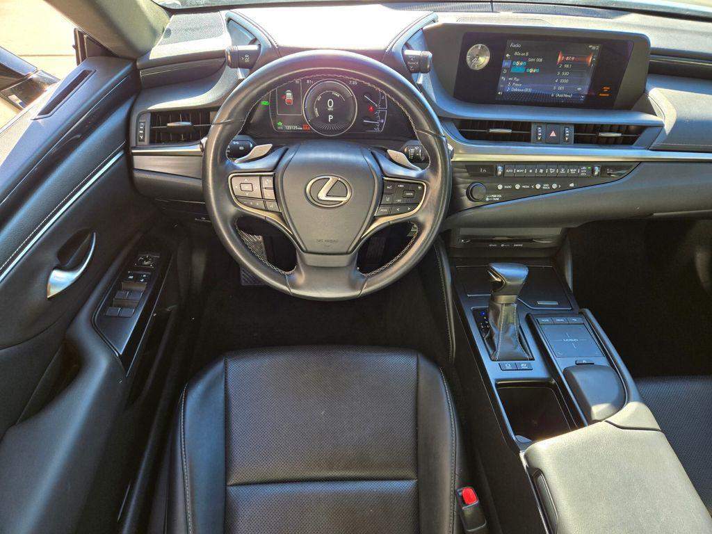used 2019 Lexus ES 300h car, priced at $21,682