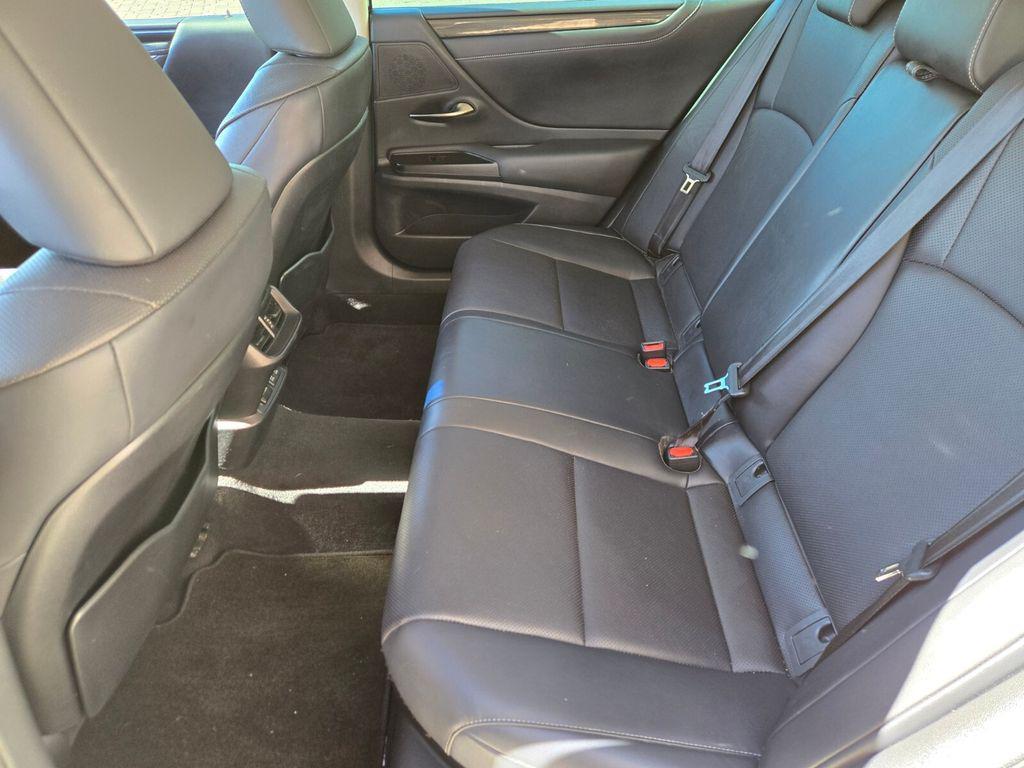 used 2019 Lexus ES 300h car, priced at $22,669