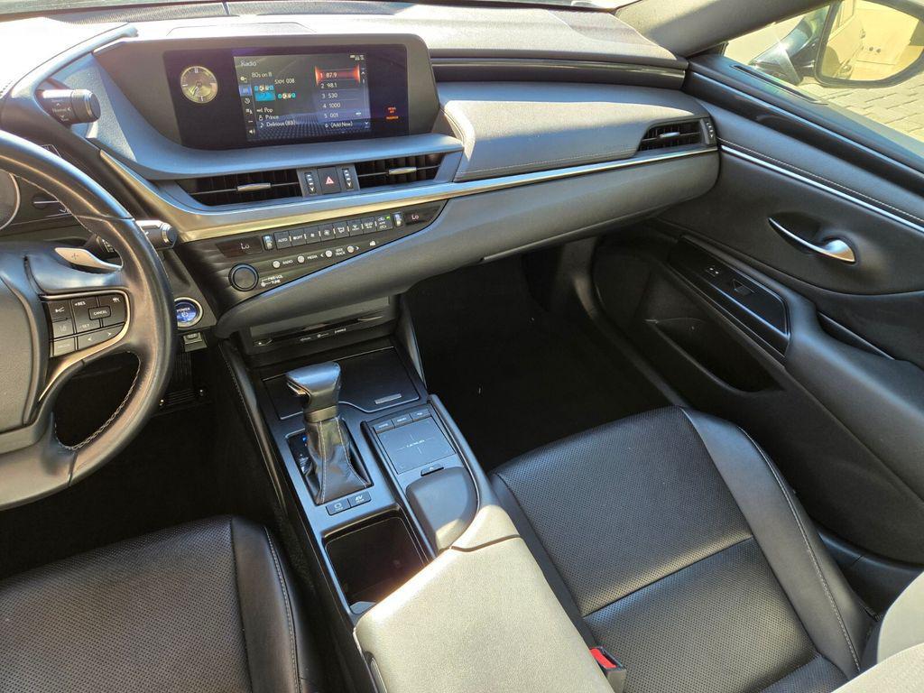 used 2019 Lexus ES 300h car, priced at $21,682