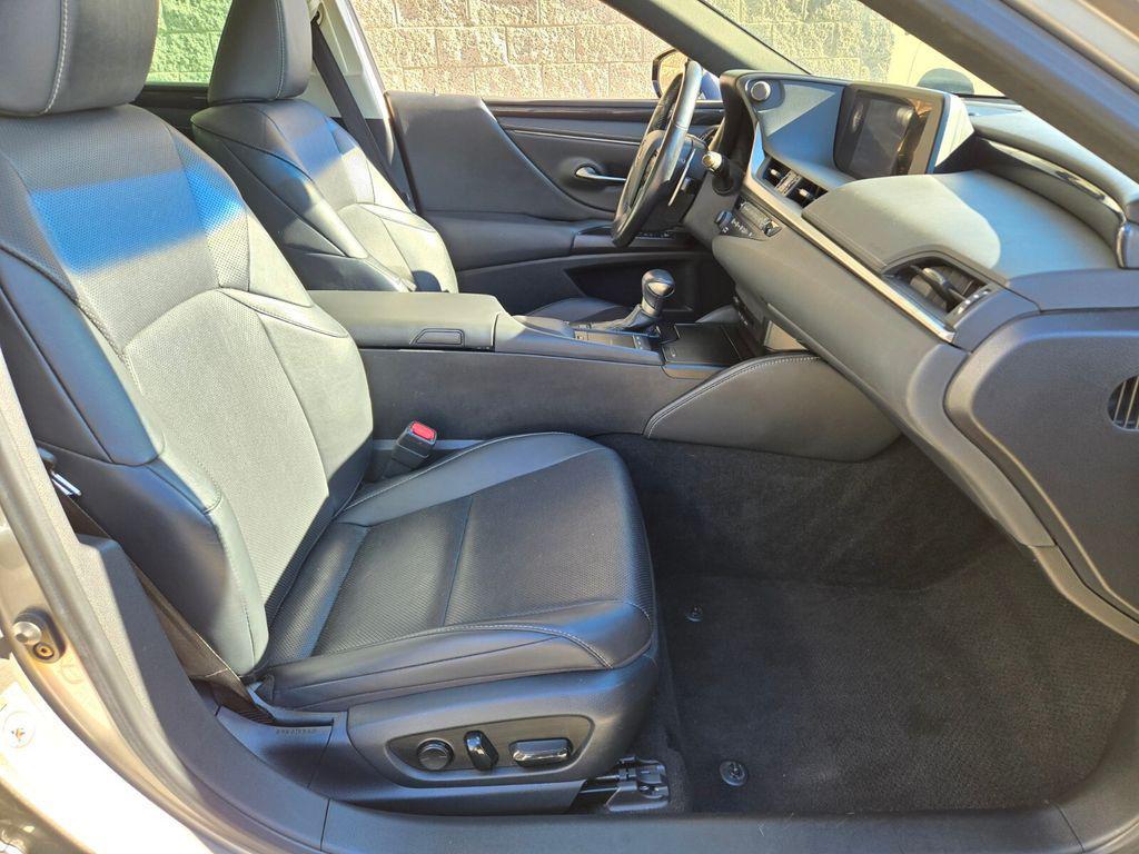 used 2019 Lexus ES 300h car, priced at $21,682