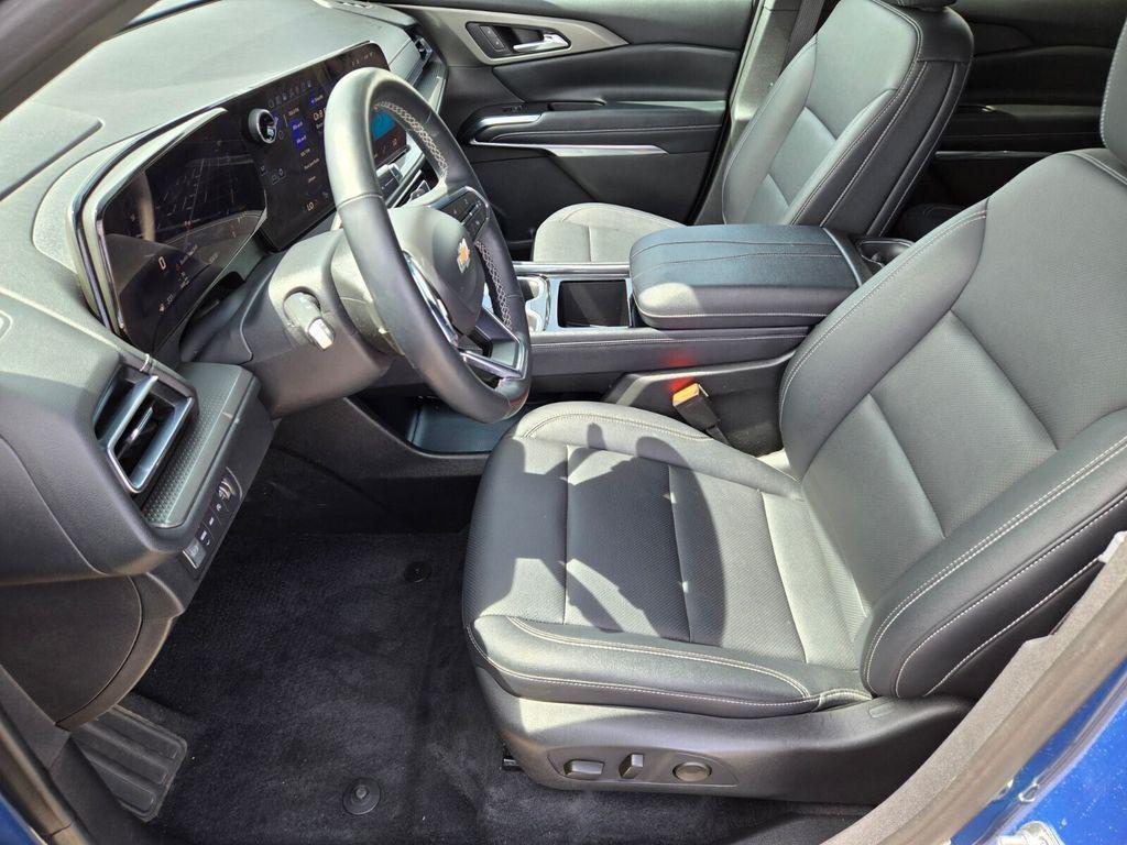 used 2025 Chevrolet Traverse car, priced at $39,997