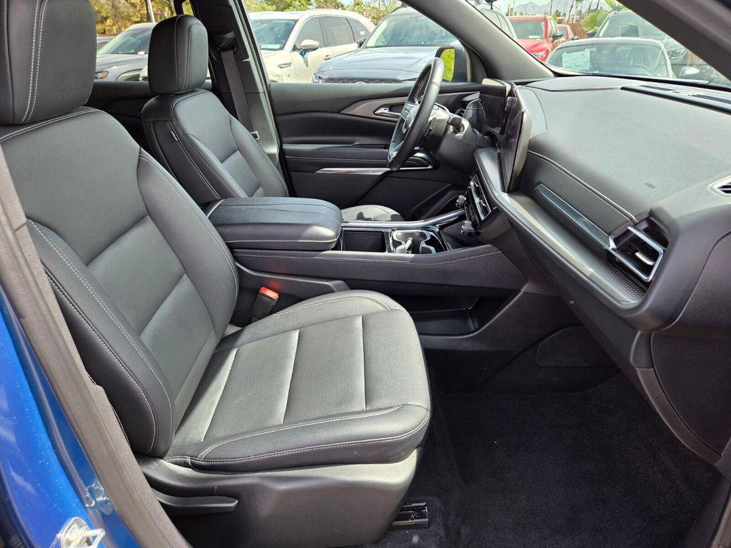 used 2025 Chevrolet Traverse car, priced at $39,997