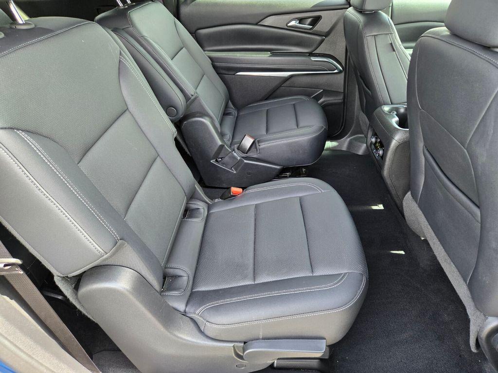 used 2025 Chevrolet Traverse car, priced at $39,997