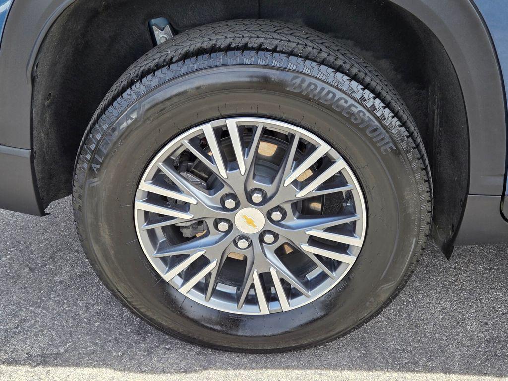 used 2025 Chevrolet Traverse car, priced at $39,997
