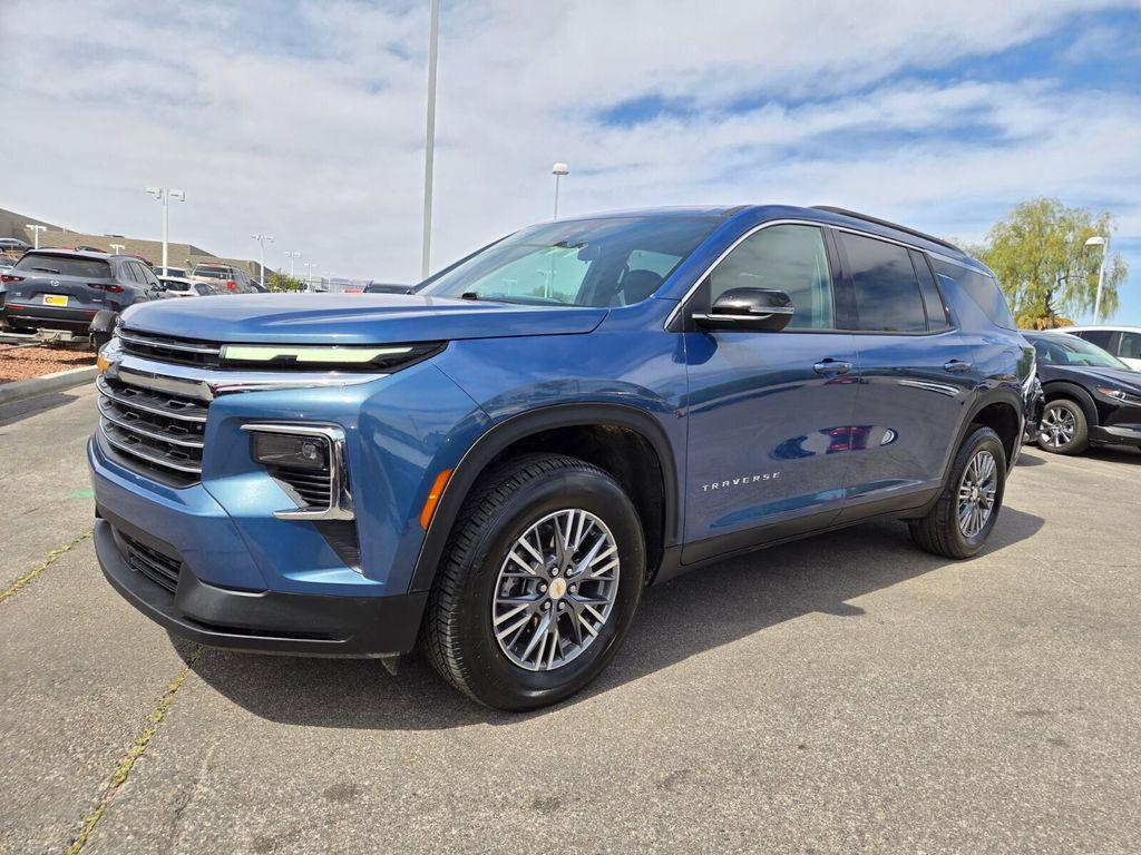 used 2025 Chevrolet Traverse car, priced at $39,997