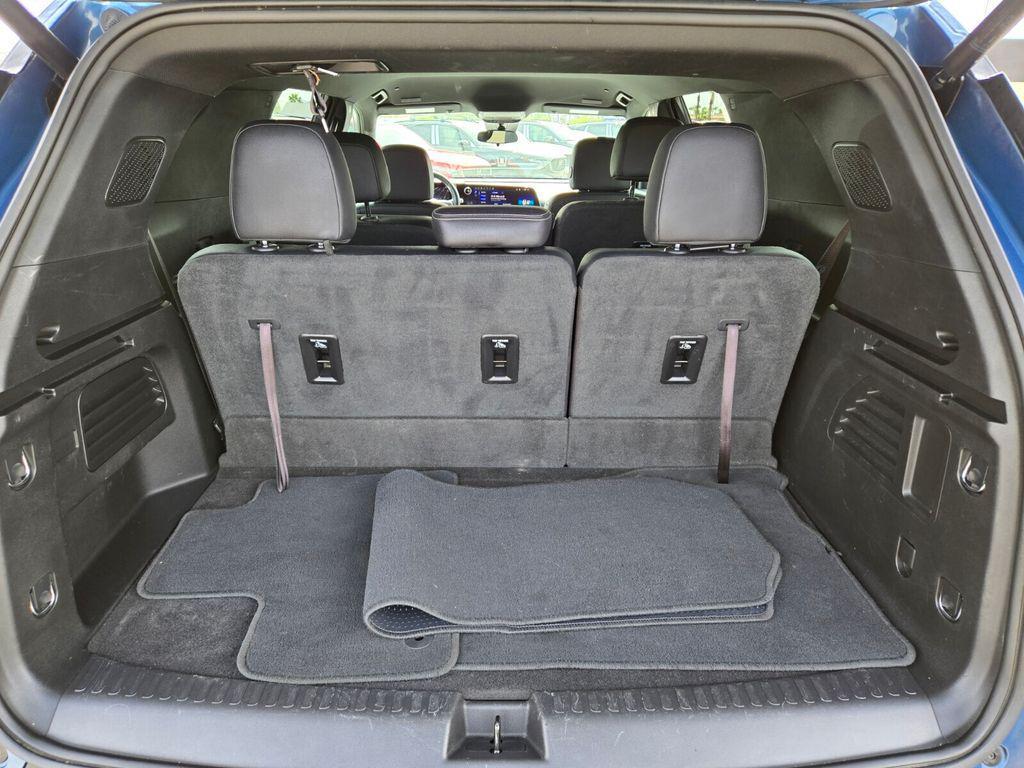 used 2025 Chevrolet Traverse car, priced at $39,997