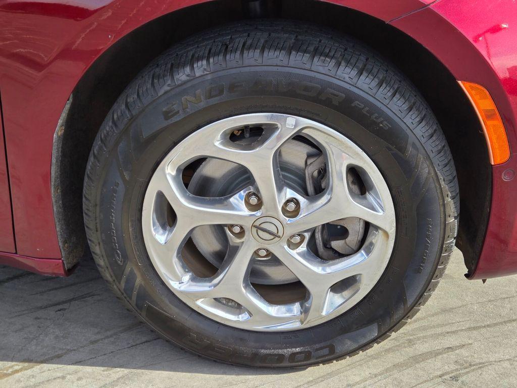 used 2021 Chrysler Pacifica car, priced at $31,361