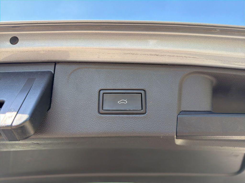 used 2021 Volkswagen Atlas car, priced at $18,932