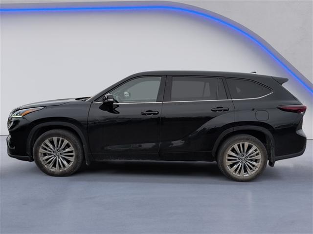 used 2024 Toyota Highlander car, priced at $43,841