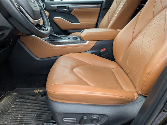 used 2024 Toyota Highlander car, priced at $43,841