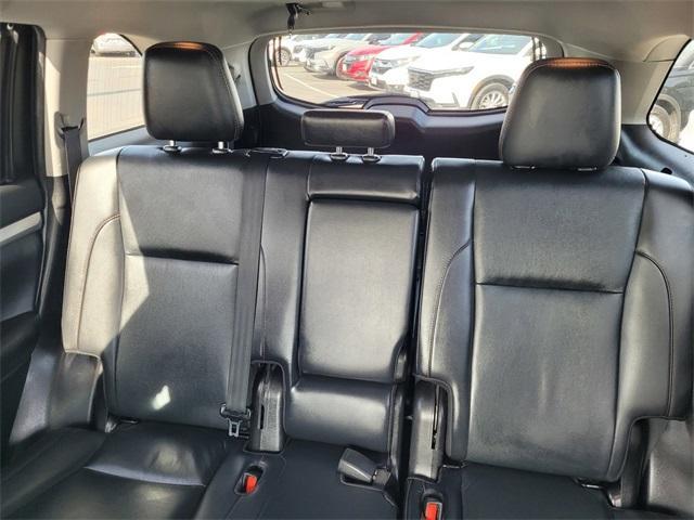 used 2019 Toyota Highlander car, priced at $22,072