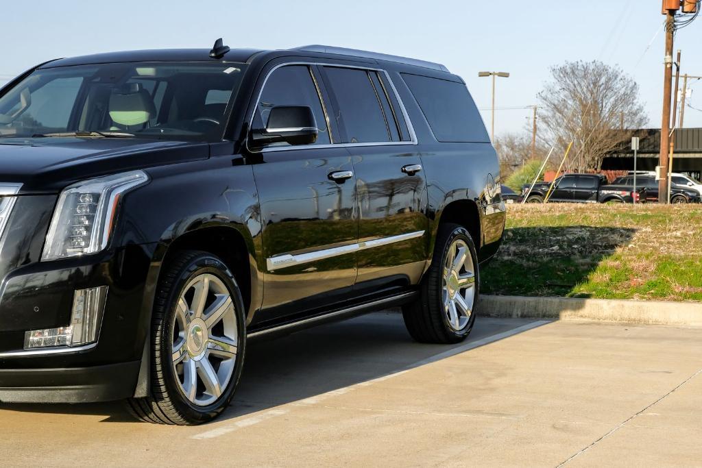 used 2019 Cadillac Escalade ESV car, priced at $26,999