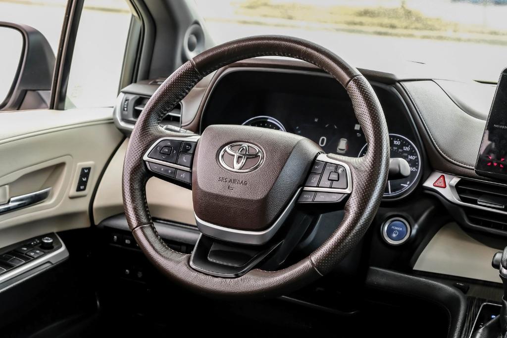 used 2022 Toyota Sienna car, priced at $48,579