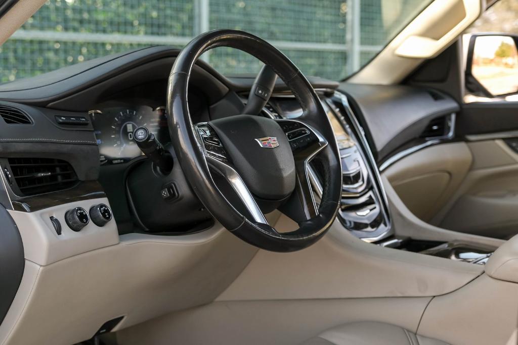 used 2020 Cadillac Escalade ESV car, priced at $25,799