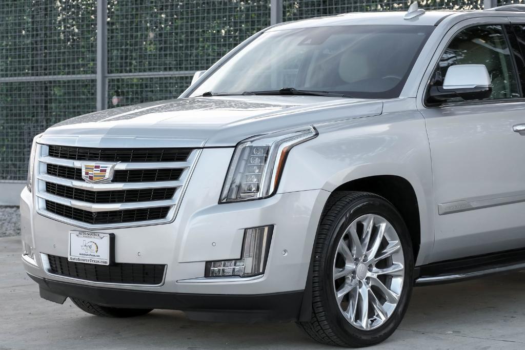 used 2020 Cadillac Escalade ESV car, priced at $25,799