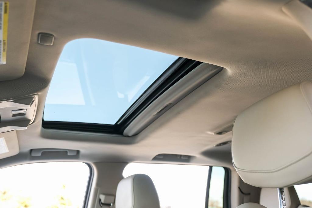 used 2020 Cadillac Escalade ESV car, priced at $25,799