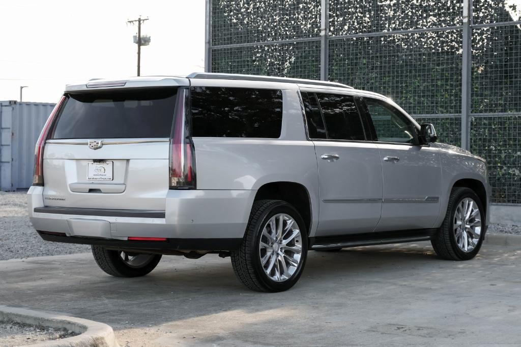 used 2020 Cadillac Escalade ESV car, priced at $25,799