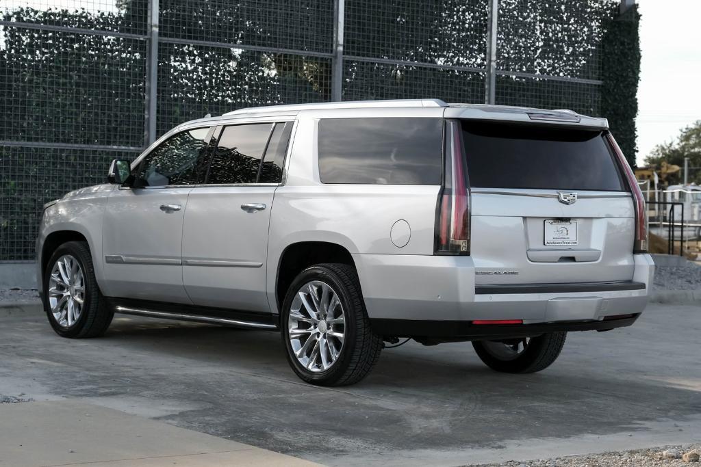 used 2020 Cadillac Escalade ESV car, priced at $25,799