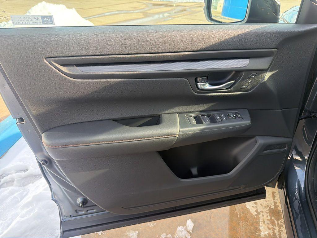 new 2026 Honda CR-V Hybrid car, priced at $39,685