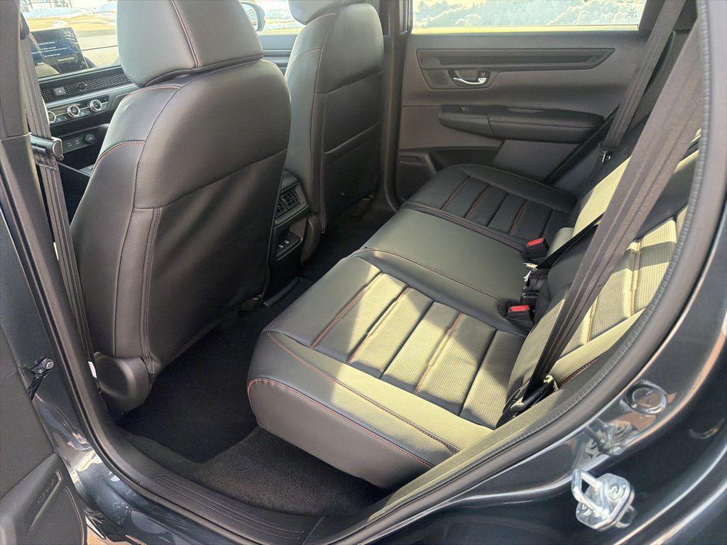 new 2026 Honda CR-V Hybrid car, priced at $39,685