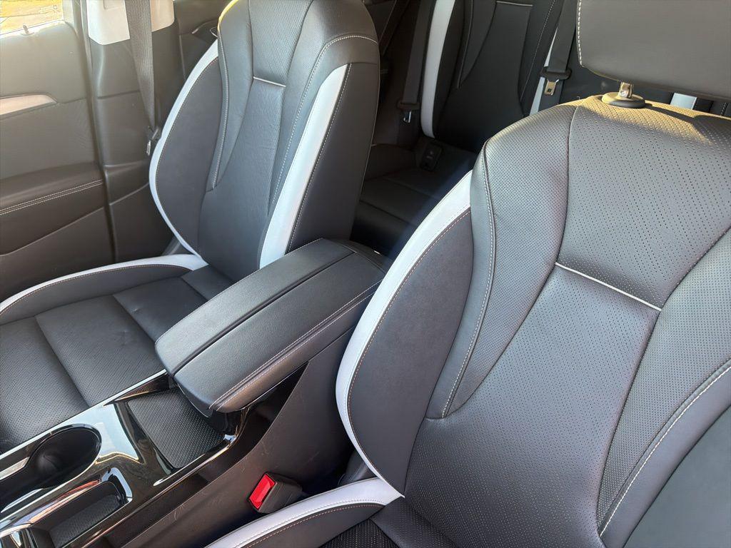 used 2025 Buick Envision car, priced at $34,790