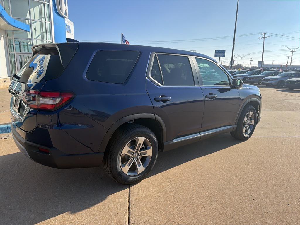 new 2025 Honda Pilot car, priced at $43,995