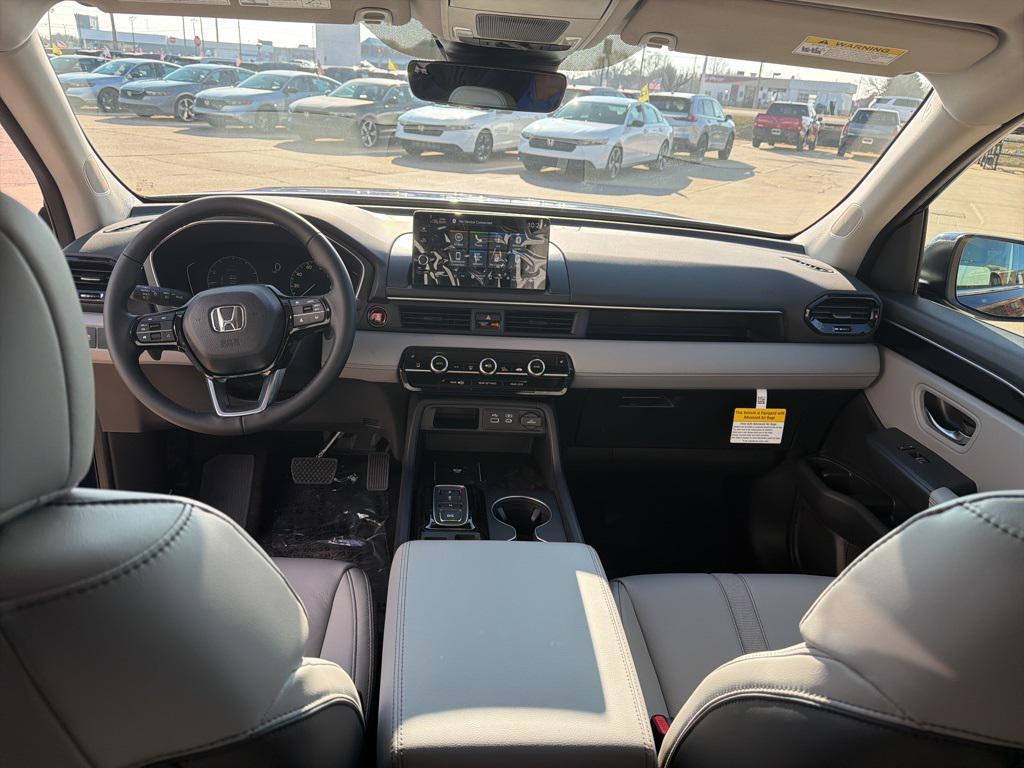 new 2025 Honda Pilot car, priced at $43,995