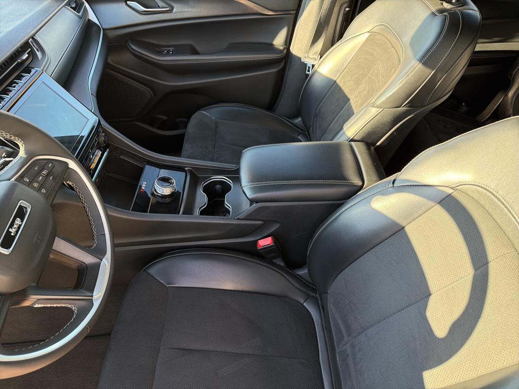 used 2024 Jeep Grand Cherokee L car, priced at $28,790