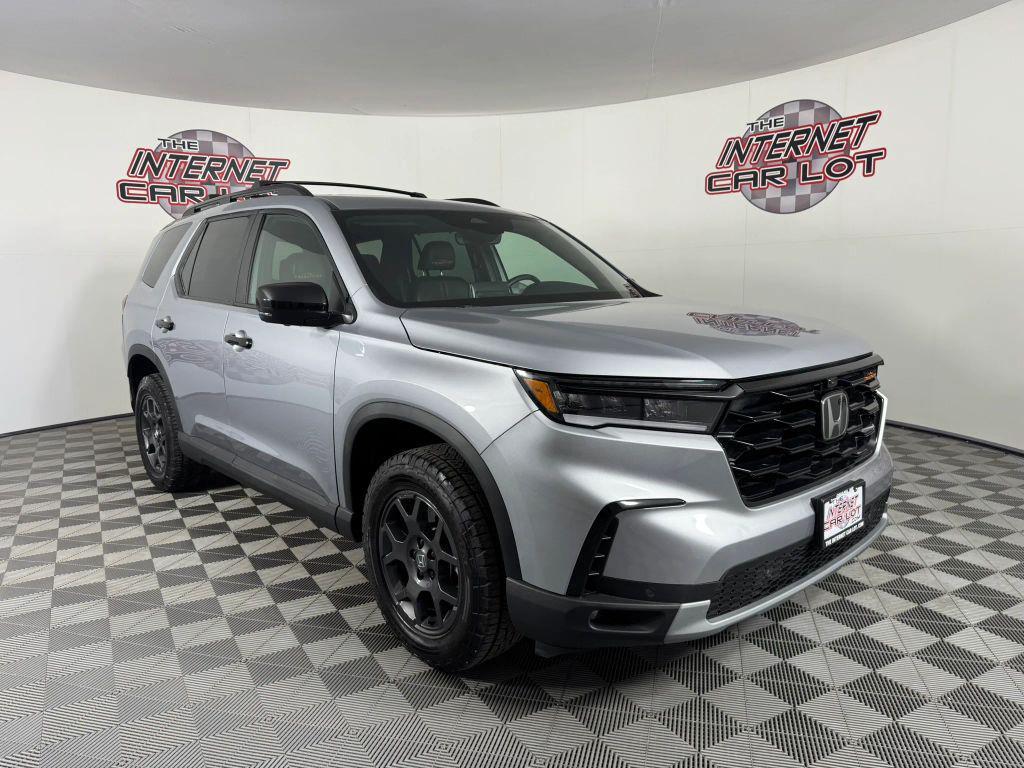 used 2025 Honda Pilot car, priced at $34,949