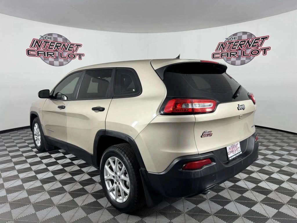 used 2015 Jeep Cherokee car, priced at $10,995
