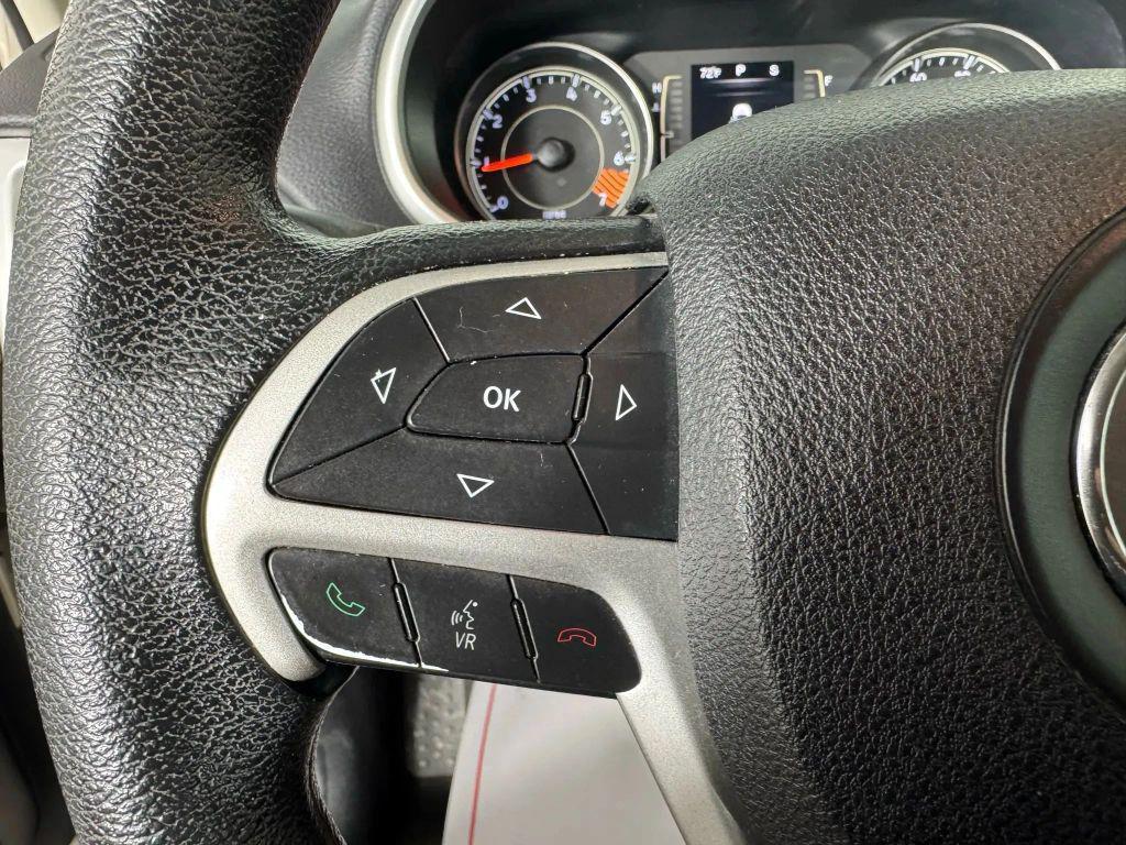 used 2015 Jeep Cherokee car, priced at $10,995